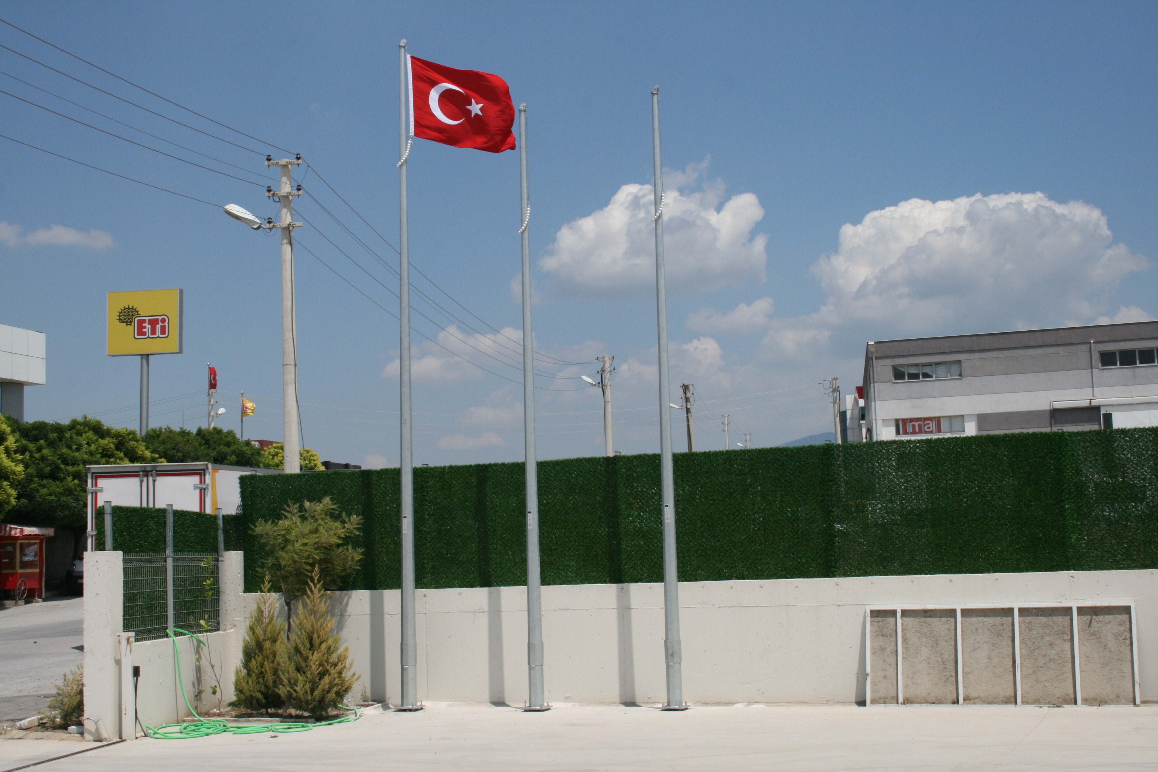 ASANSÖR MEKANİZMALI BAYRAK DİREKLERİ - BAYRAK DİREKLERİ